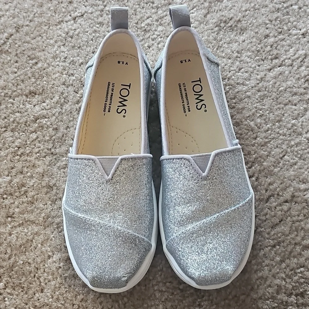 Toms Alpargata Youth Size 1.5 Silver Iridescent